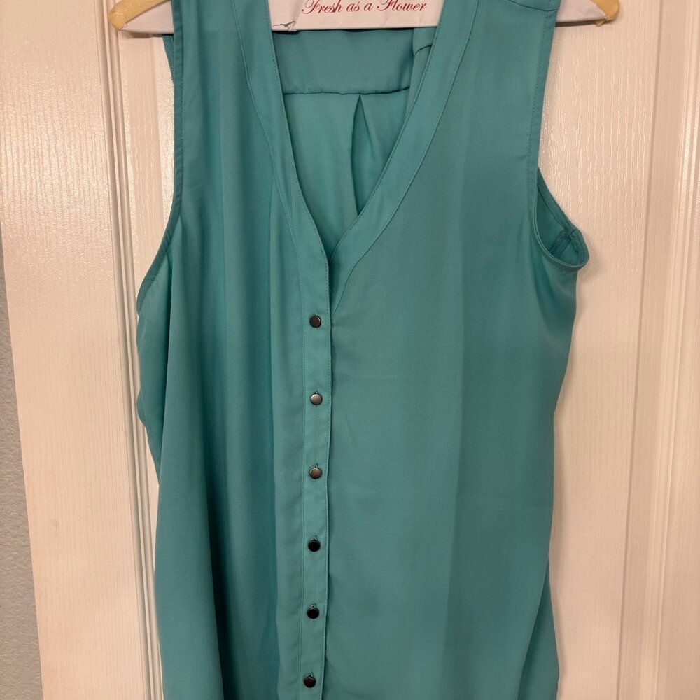 Women's Blouse Sleeveless - GREAT CONDITION